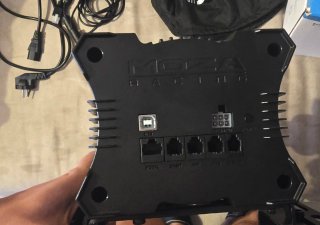 Moza Racing R12 Direct Drive (12 Nm) + Table Clamp