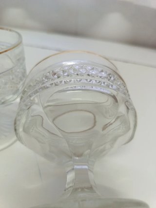 2 copas de vidrio antiguas con borde dorado