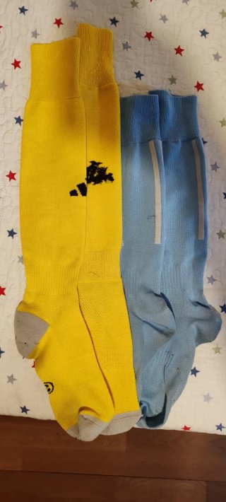 Medias de fútbol Adidas azul y amarillas