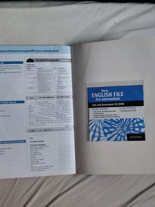 Pack New English File Pre-Intermediate + CD ROM