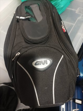 Mochila para moto clásica.