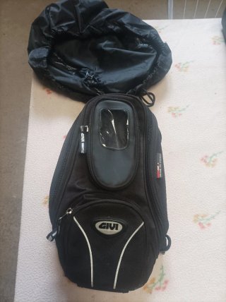 Mochila para moto clásica.