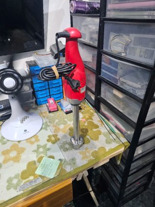 Batidora de mano industrial roja