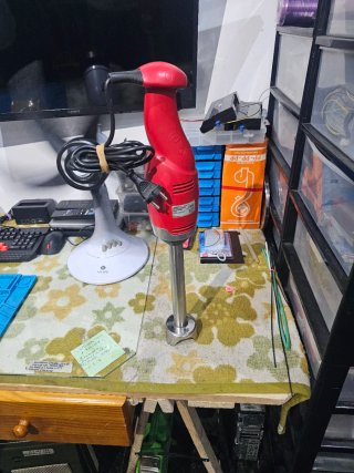 Batidora de mano industrial roja
