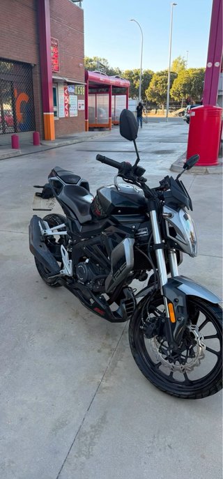 UM Xtreet RS 125 Naked Moto