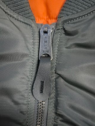 Chaqueta Alpha Industries Gris Talla L. Wolfhounds