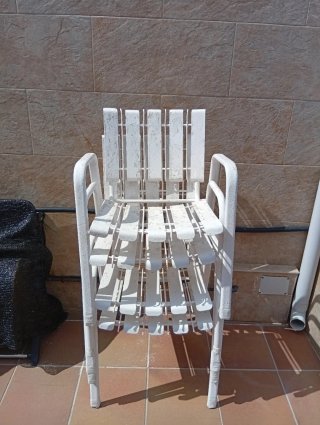 Juego de 4 sillas de hierro blancas para restaurar
