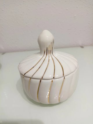 Juego tocador porcelana blanco y oro