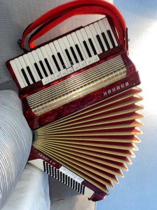 Acordeón Hohner Verdi II 96 bajos