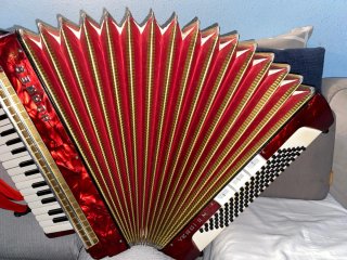 Acordeón Hohner Verdi II 96 bajos