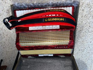 Acordeón Hohner Verdi II 96 bajos