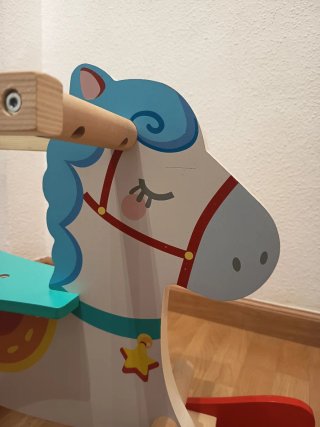 Caballito balancín de madera infantil