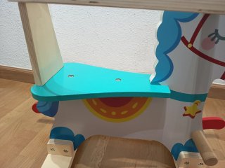 Caballito balancín de madera infantil