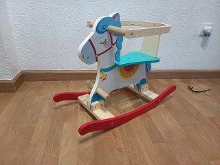 Caballito balancín de madera infantil