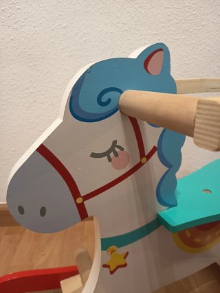 Caballito balancín de madera infantil