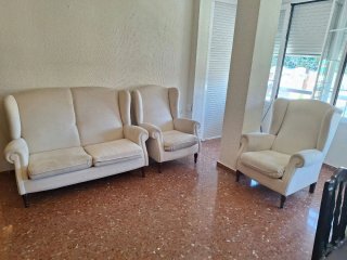 Sofá y 2 sillones beige tela