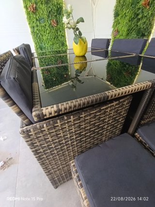 Mesa de exterior ratán y cristal