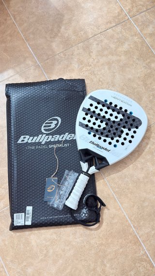 Bullpadel Vertex 05 (365g) Pala Pádel