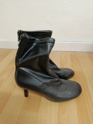 Botines negros Stradivarius talla 39