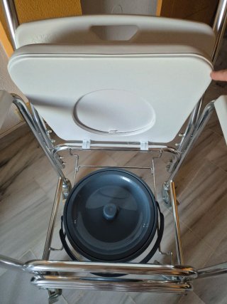 Silla WC con ruedas y frenos