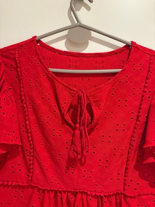 Blusa roja con bordados