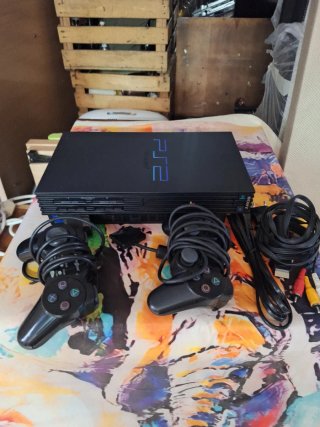 PlayStation 2 (PS2) con mandos y volante