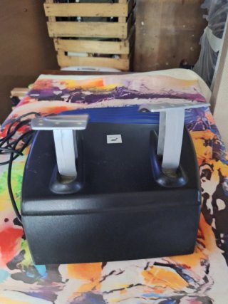 PlayStation 2 (PS2) con mandos y volante