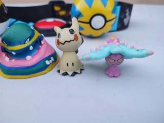 Cinturón Pokebolas + figuras
