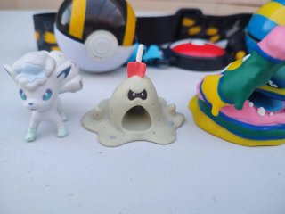Cinturón Pokebolas + figuras