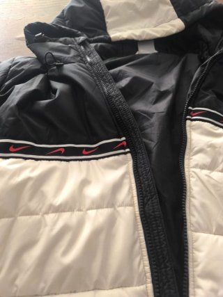 Anorak Nike Negro y Blanco