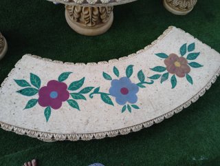 Mesa y bancos de jardín de piedra