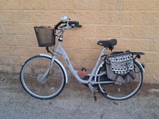 Bicicleta Montego Gris con Cesta y Alforja