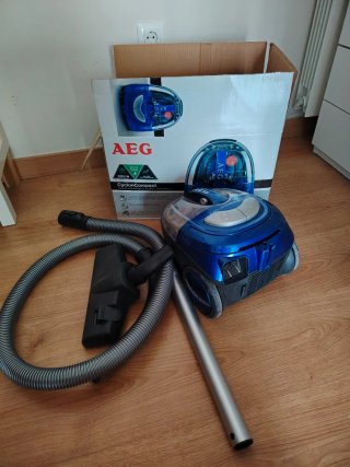 Aspiradora AEG CyclonCompact azul