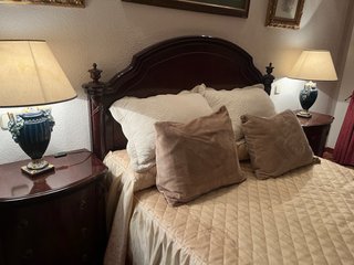 Dormitorio completo madera noble