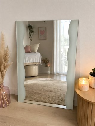 Espejo decorativo ondulado