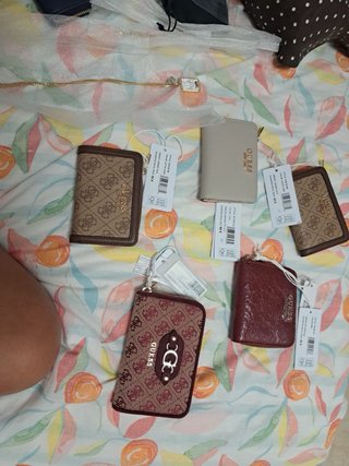 Monedero Guess beige y marrón