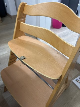 Trona de madera