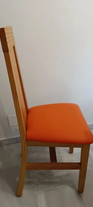 Silla de comedor moderna madera y polipiel naranja