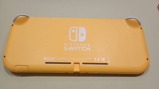 Nintendo Switch Lite Amarilla + Animal Crossing