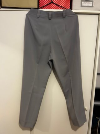 Traje chaqueta y pantalón de color gris d mujer