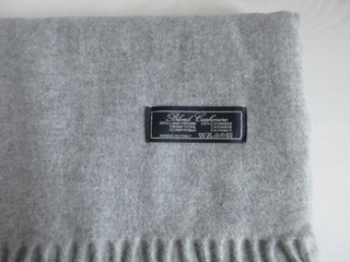 Scialle. Lana e Cashmere. Nuova Senza etichette.