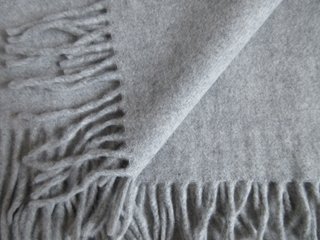 Scialle. Lana e Cashmere. Nuova Senza etichette.