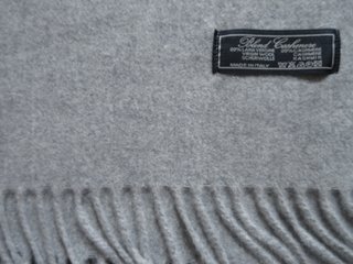 Scialle. Lana e Cashmere. Nuova Senza etichette.