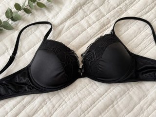 Sujetador push up negro con encaje