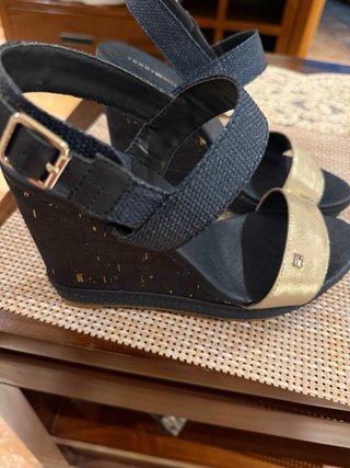 Sandalias Tommy Hilfiger Azul y Dorado Originales