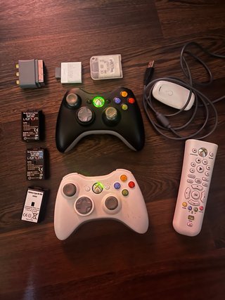 Xbox 360 Negra con Mandos y Disco Duro