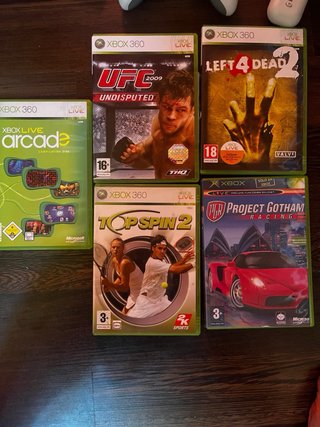 Xbox 360 Negra con Mandos y Disco Duro
