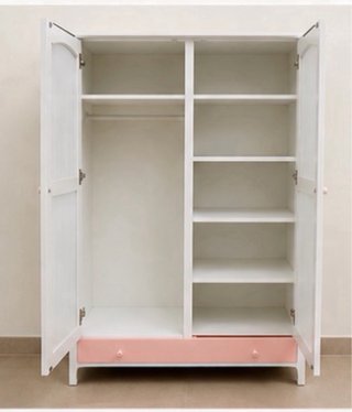 Muebles varios: cómoda, armario, zapatero,