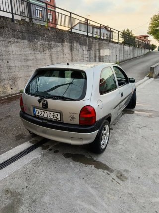 Se vende un Opel corsa en Buen Estado.