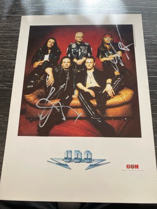 U.D.O. Tarjeta promocional firmada